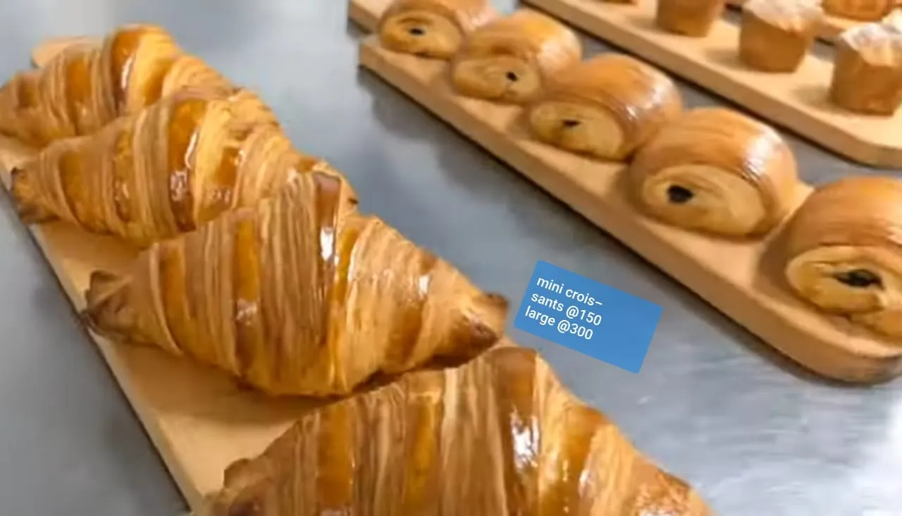 Large croissants