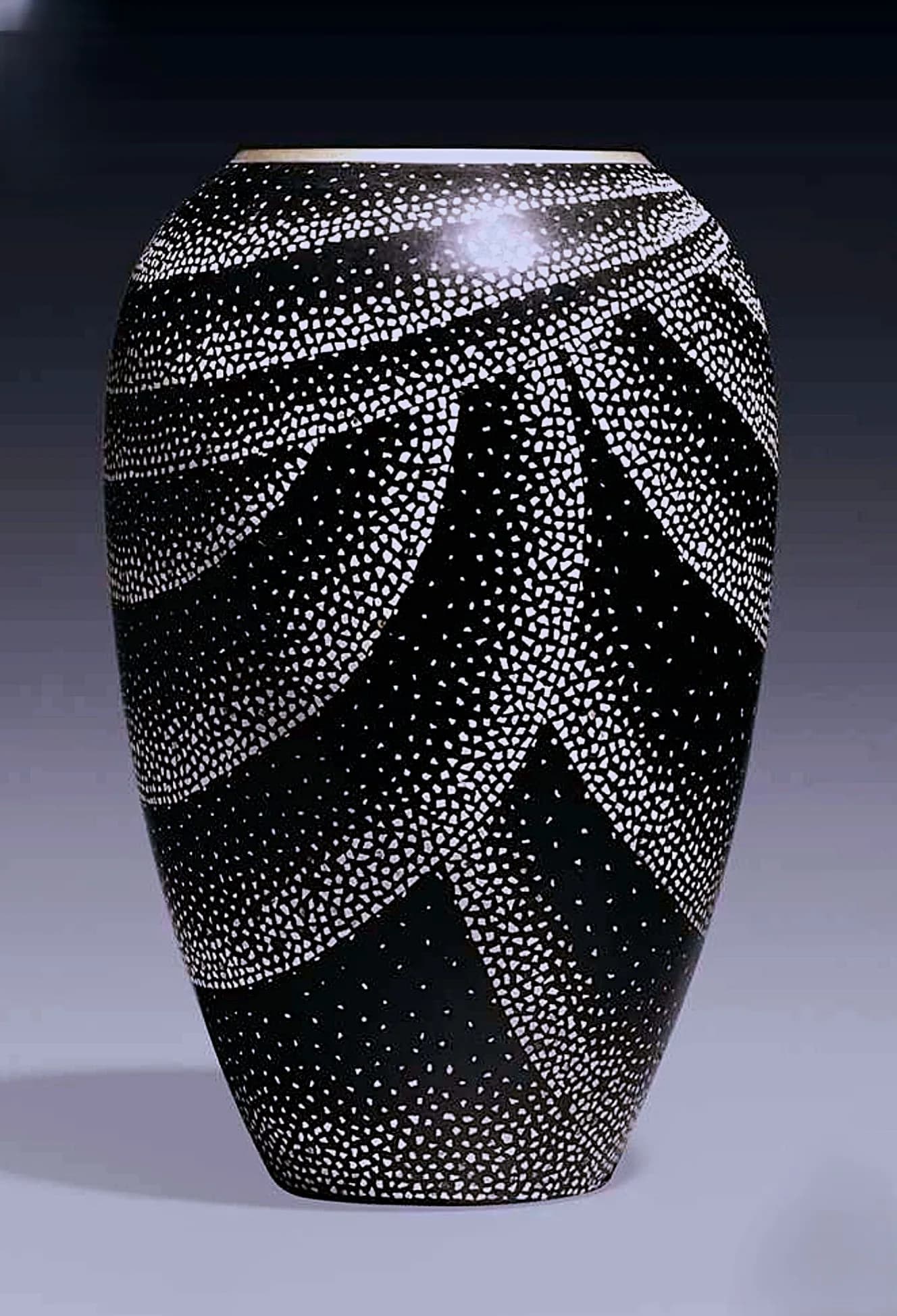 Hand-Painted Soapstone Flower Vase – Black & White Abstract Pattern