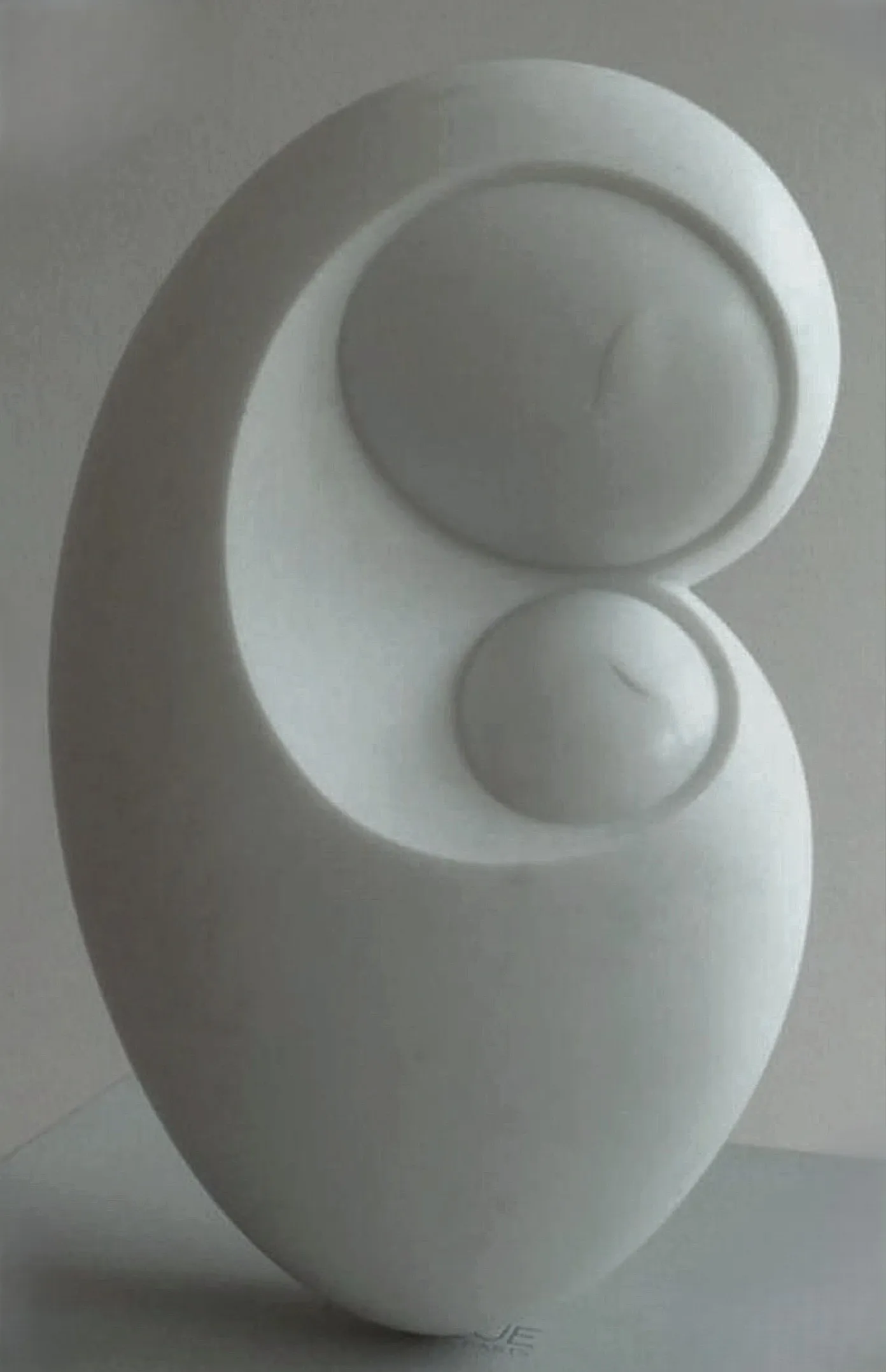 Abstract Mother & Child Sculpture – White Modern Art Décor
